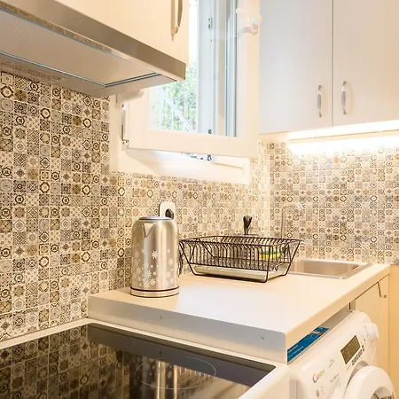 Grandma's Chic & Bright Athenian With A Patio Apartamento