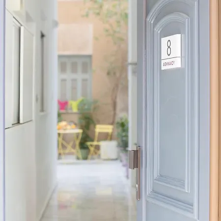 Grandma's Chic & Bright Athenian With A Patio Apartamento