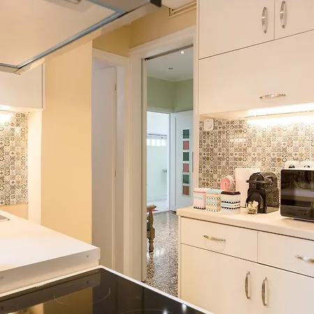 Apartamento Grandma's Chic & Bright Athenian With A Patio Atenas