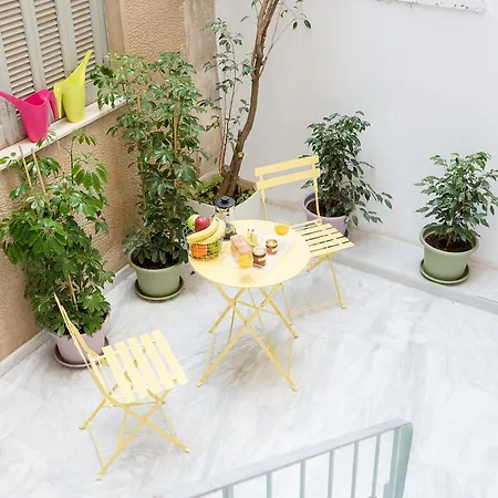 Apartamento Grandma's Chic & Bright Athenian With A Patio Atenas
