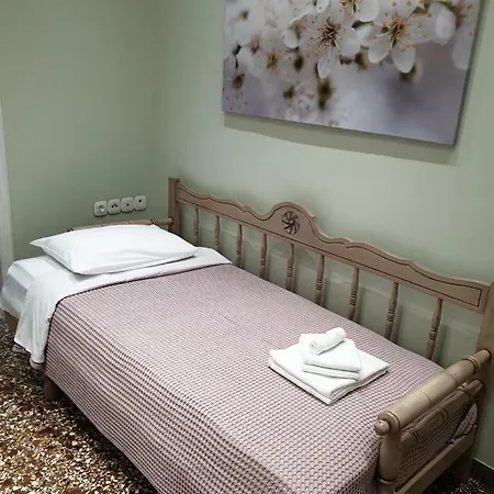 Grandma's Chic & Bright Athenian With A Patio Apartamento Atenas
